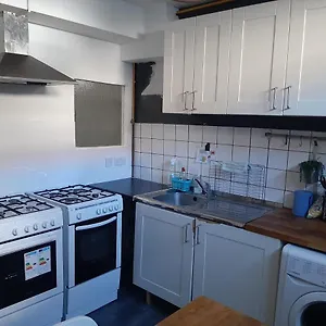 Homestay Single Bedrooms With Wifi And Underbed 10, London